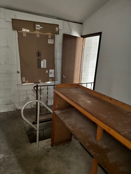 More Photos Of 1175 E Napier Ave, Benton Harbor Flex For Sale