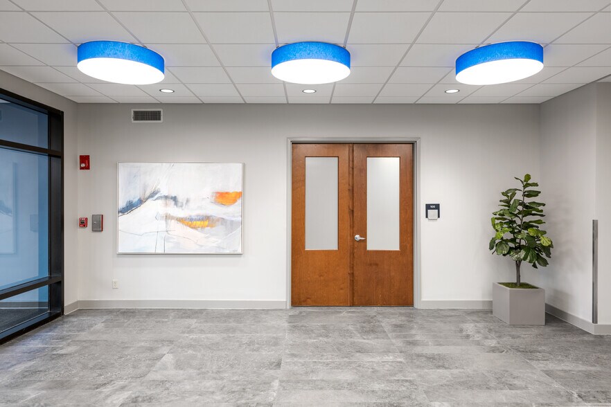 More Photos Of 7410 New La Grange Rd, Louisville Office For Lease