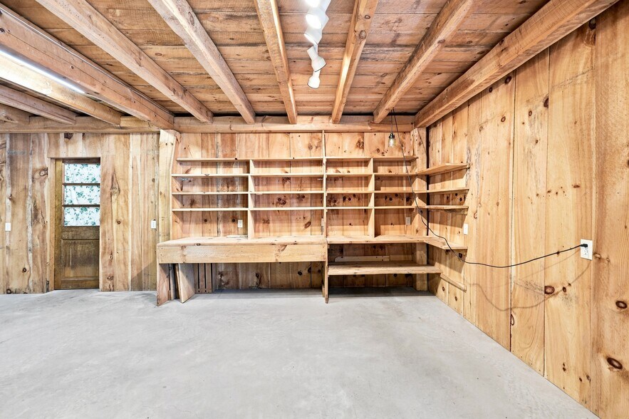 More Photos Of 160 E Hill Rd, Monson Freestanding For Lease
