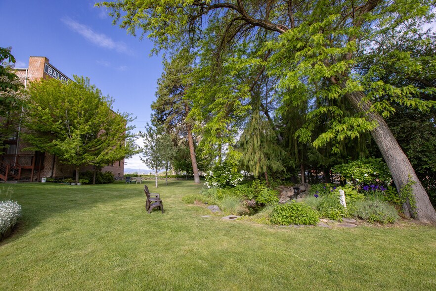 More Photos Of 40 SE Heimrich St, Dufur Hotel For Sale