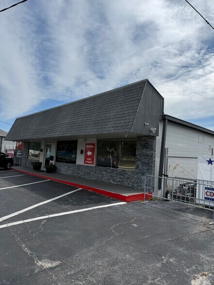 More Photos Of 9511 N Nebraska Ave, Tampa Light Distribution For Sale