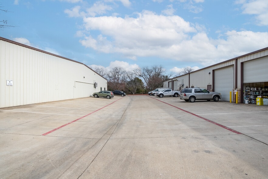 More Photos Of 12124 S Pipeline Rd, Euless Industrial For Lease
