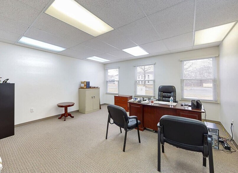 More Photos Of 59 Avenue at the Commons, Shrewsbury Medical For Lease