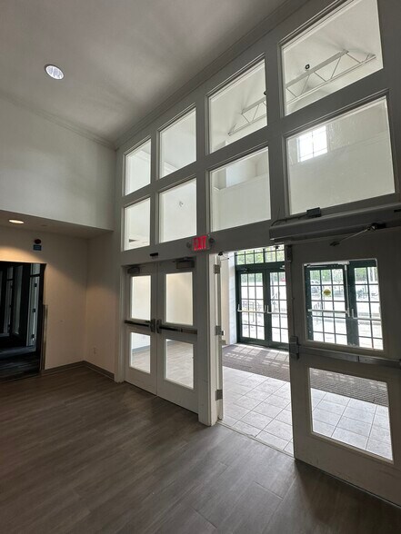 More Photos Of 901 Washington Ave, Portland Office For Lease
