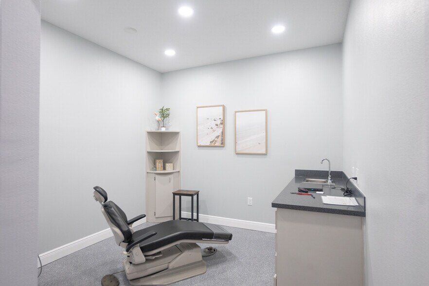 More Photos Of 37810 Medical Arts Ct, Zephyrhills Medical For Sale