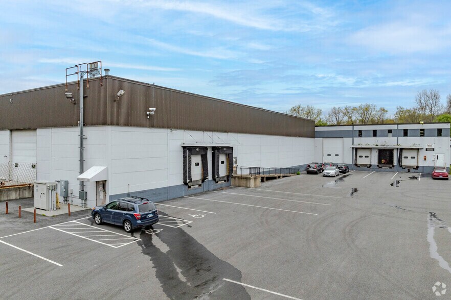 More Photos Of 2 Great Pasture Rd, Danbury Manufacturing For Lease