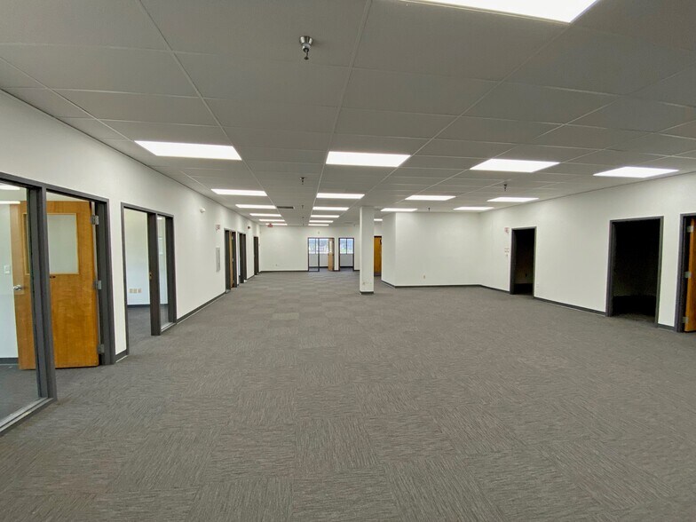 More Photos Of 2101 E Lake Mary Blvd, Sanford Manufacturing For Sale