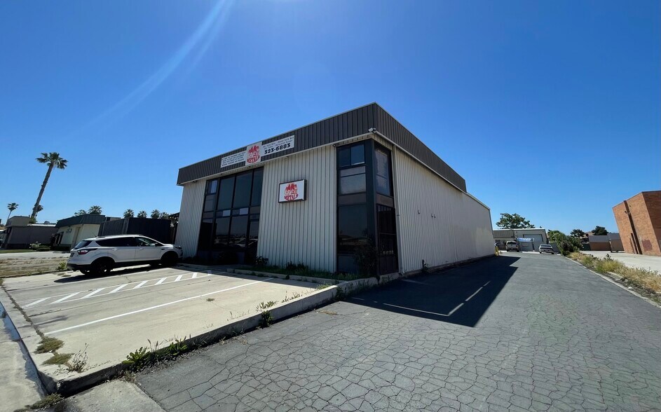 Primary Photo Of 1135 W Columbus St, Bakersfield Manufacturing For Sale