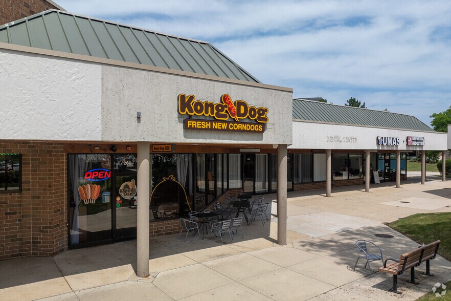 More Photos Of 220-288 Hawthorn Village Commons, Vernon Hills General Retail For Lease