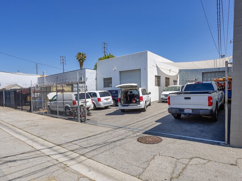 More Photos Of 1812 Victory Blvd, Glendale Flex For Sale