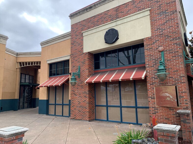 More Photos Of 22555 Mission Blvd, Hayward Unknown For Lease