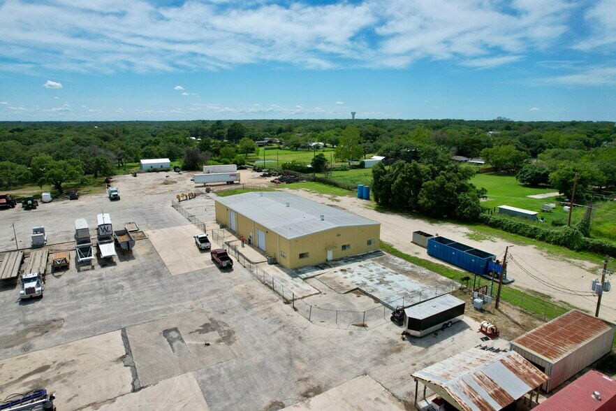 More Photos Of 1209 - 1211 Bensdale Rd, Pleasanton Warehouse For Lease