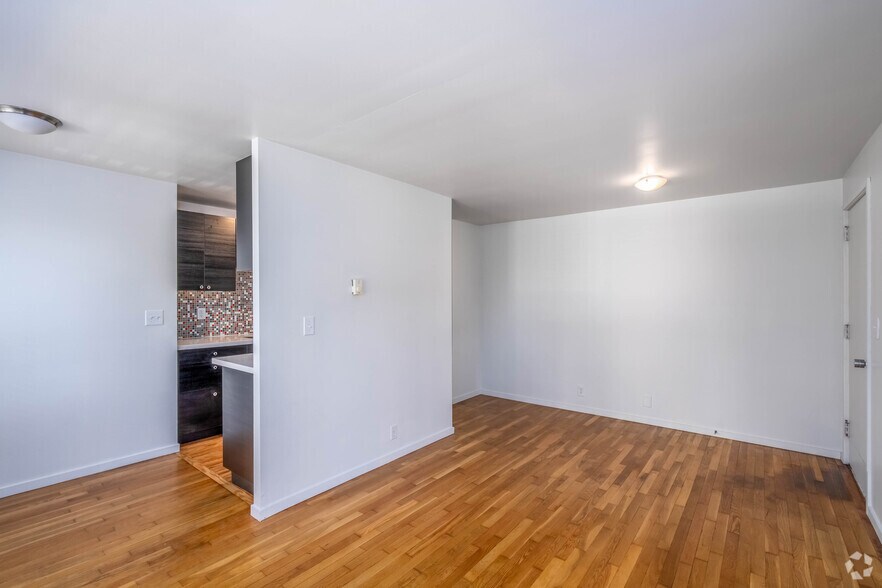 More Photos Of 512 5th Ave W, Seattle Apartments For Sale