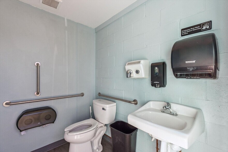 More Photos Of 6875 W 38th Ave, Wheat Ridge General Retail For Lease