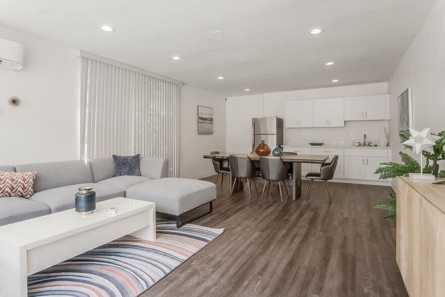 More Photos Of 10200 De Soto Ave, Chatsworth Apartments For Sale