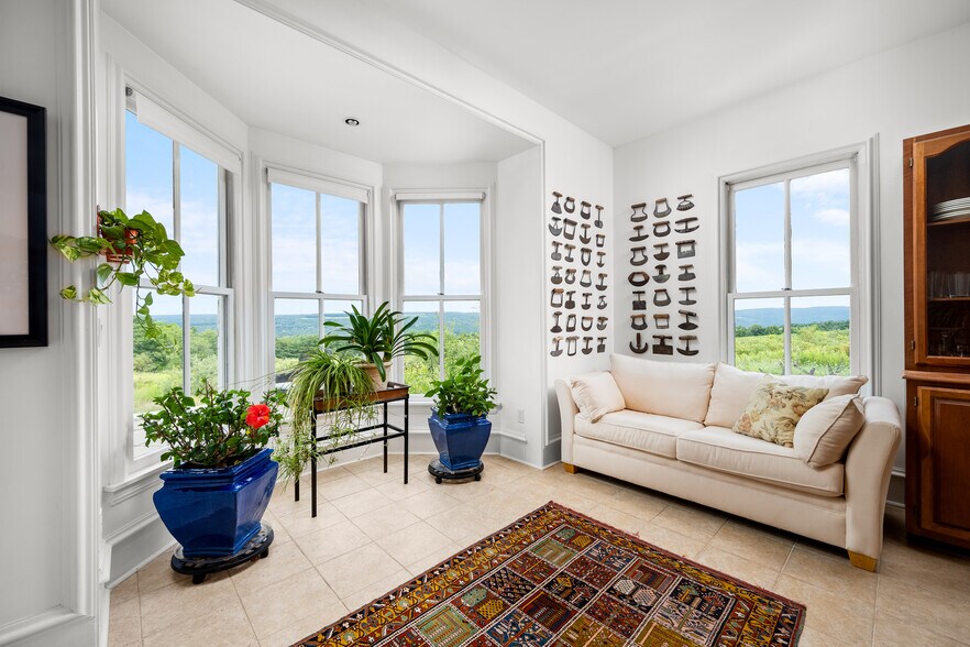 More Photos Of 9940 Middle Rd, Hammondsport Winery Vineyard For Sale