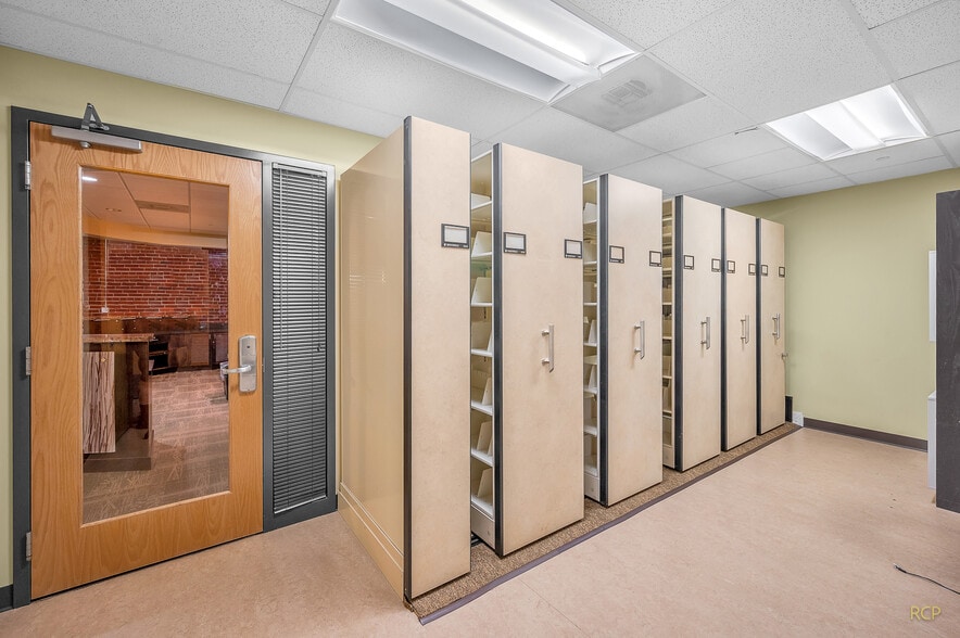 More Photos Of 75 NW Couch St, Portland Medical For Lease