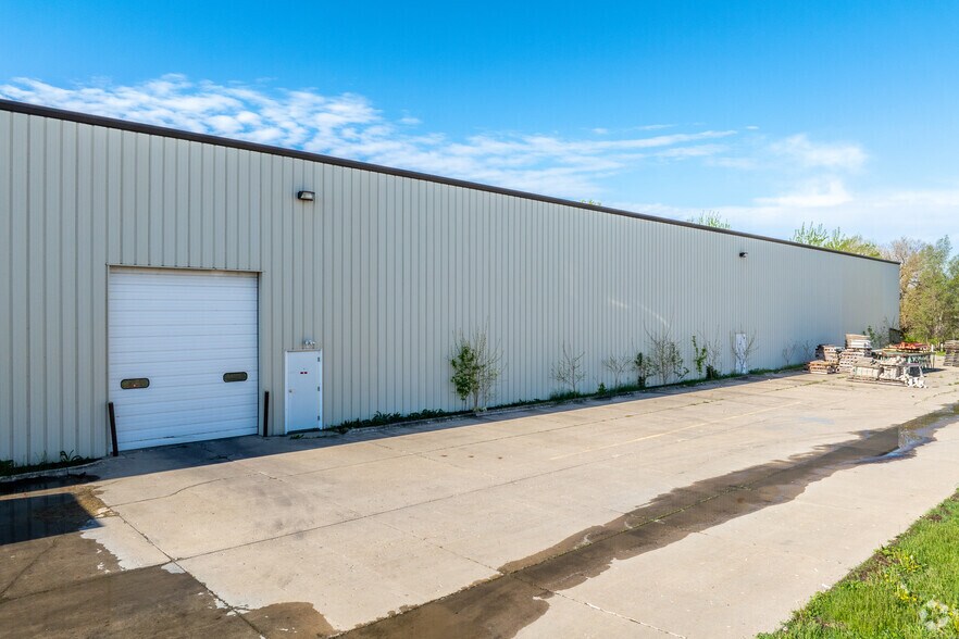 More Photos Of 26378 289th Pl, Adel Manufacturing For Sale