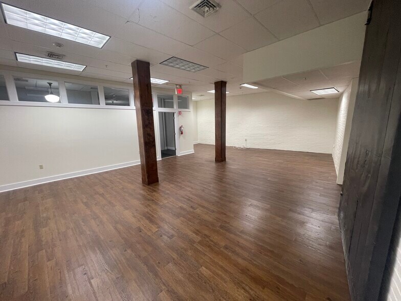 More Photos Of 15 Railroad Ave, Kingston Office For Lease