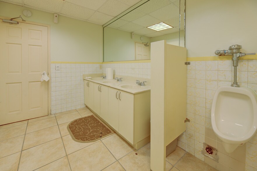 More Photos Of 888 NW 27th Ave, Miami Storefront Retail Office For Lease