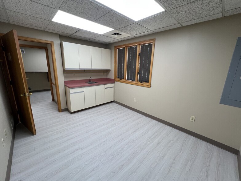 More Photos Of 155 Mount Pleasant Rd, West Newton Medical For Lease