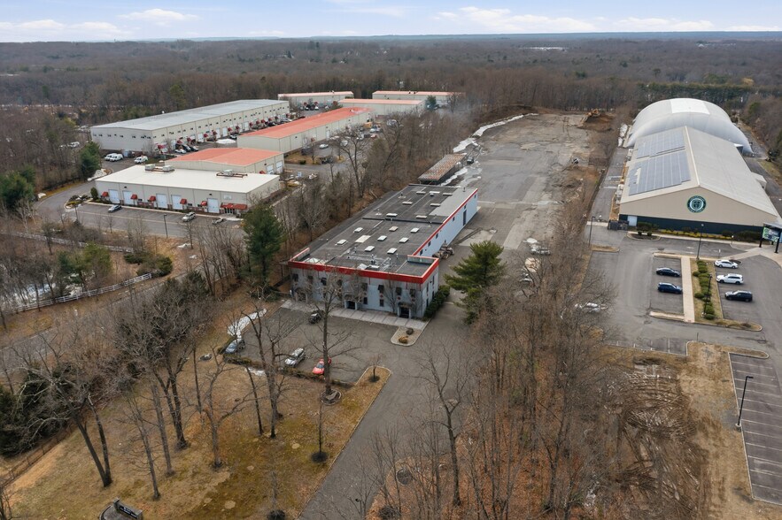 More Photos Of 173 Amboy Rd, Morganville Warehouse For Lease