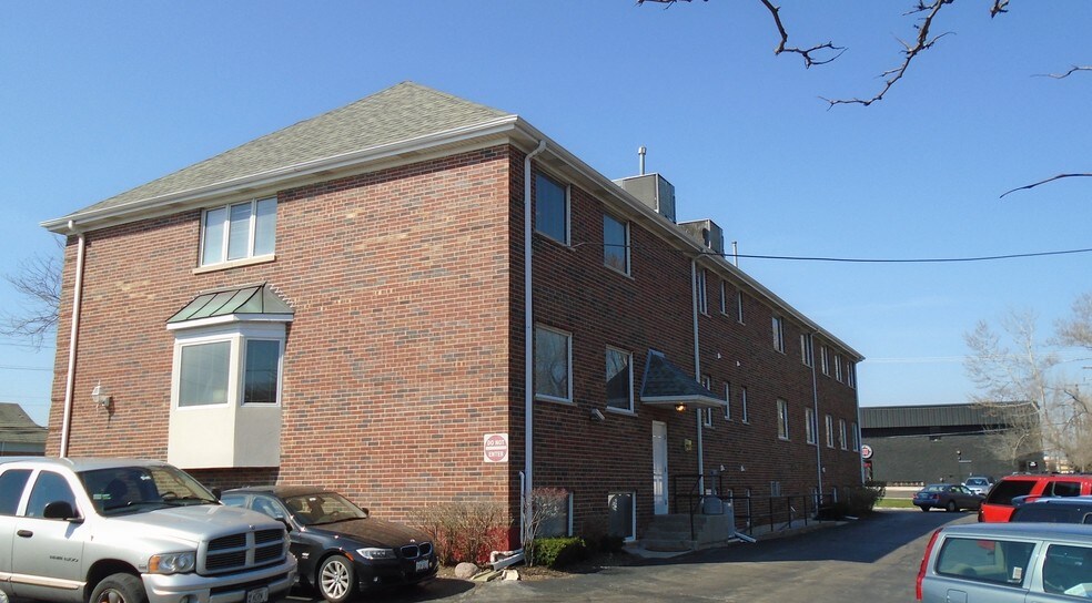 More Photos Of 655 Rockland Rd, Lake Bluff Office For Lease