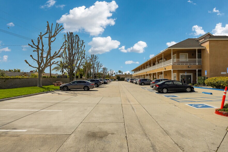 More Photos Of 408 S Beach Blvd, Anaheim Medical For Sale