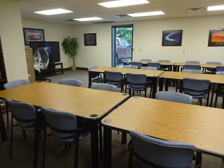 More Photos Of 4701 MacCorkle Ave SE, Charleston Medical For Sale