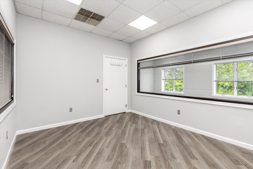 More Photos Of 2035 Lemoine Ave, Fort Lee Storefront Retail Office For Lease