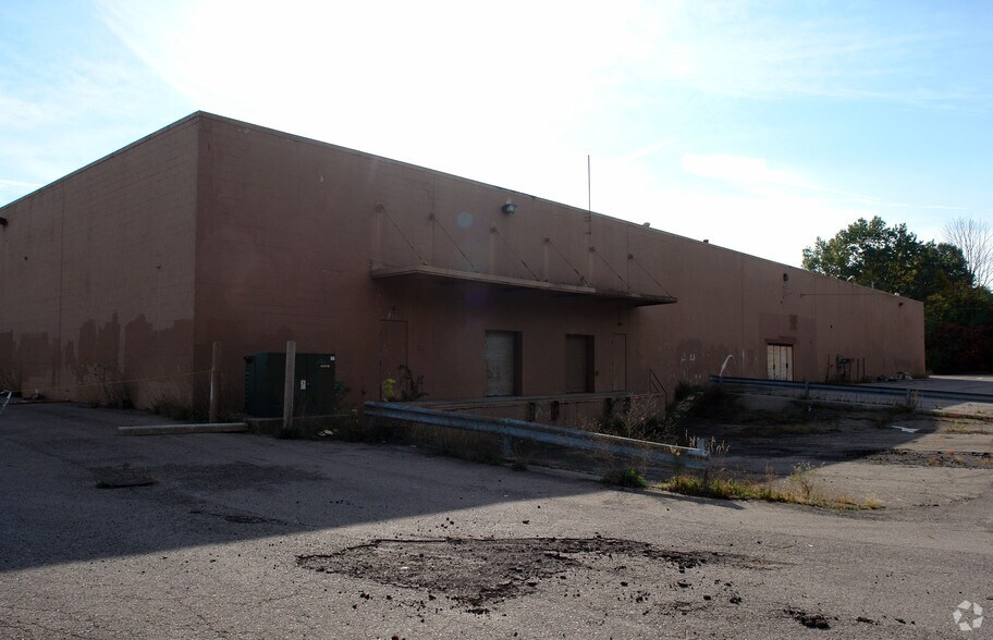 More Photos Of 7100-7150 Cooley Lake Rd, Waterford General Retail For Sale