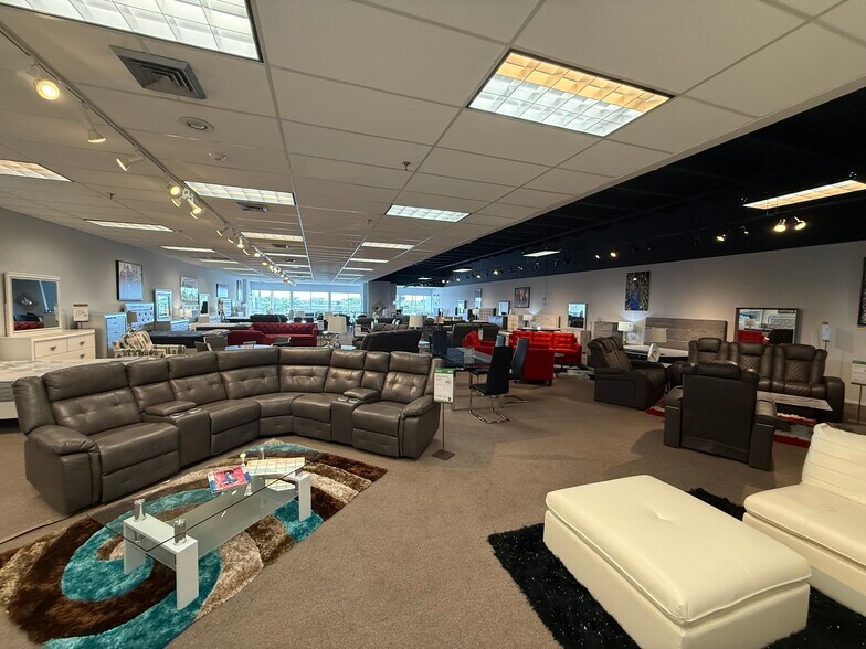 More Photos Of 7979 Pines Blvd, Pembroke Pines Storefront Retail Office For Sale