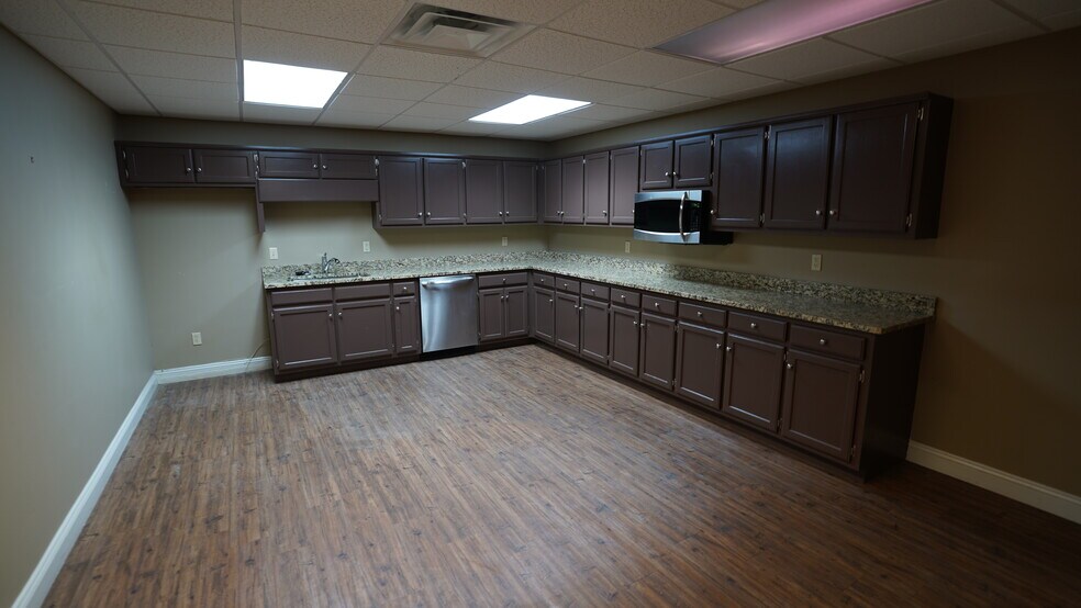 More Photos Of 7923 Airway Park Dr, Mobile Office For Sale
