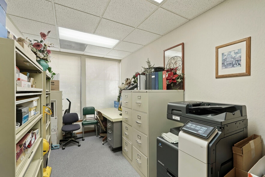 More Photos Of 1820 W Kettleman Ln, Lodi Office For Sale