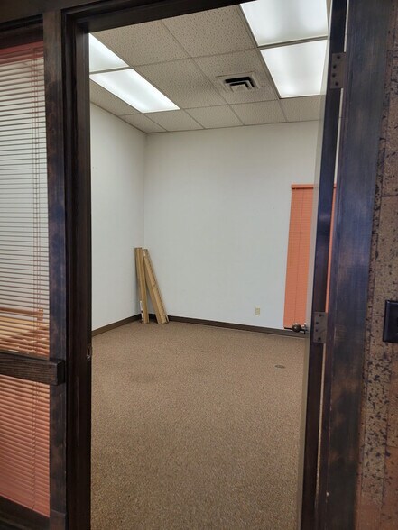 More Photos Of 707 S Main St, Lebanon Office For Sale