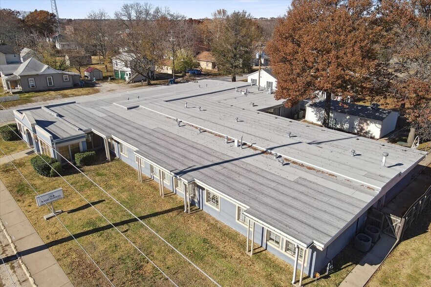 More Photos Of 720 W 1st St, Coffeyville Healthcare For Sale