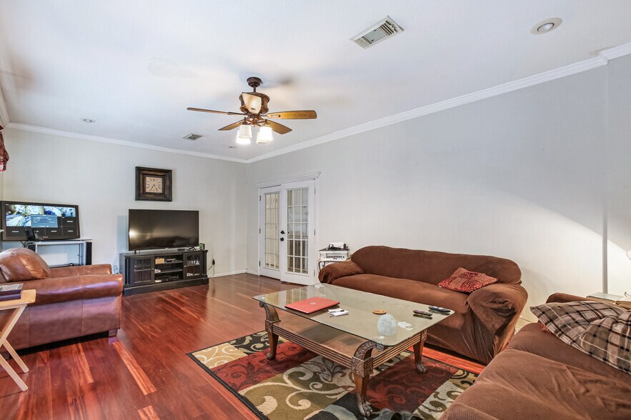 More Photos Of 7418 Chef Menteur Hwy, New Orleans Hotel For Sale