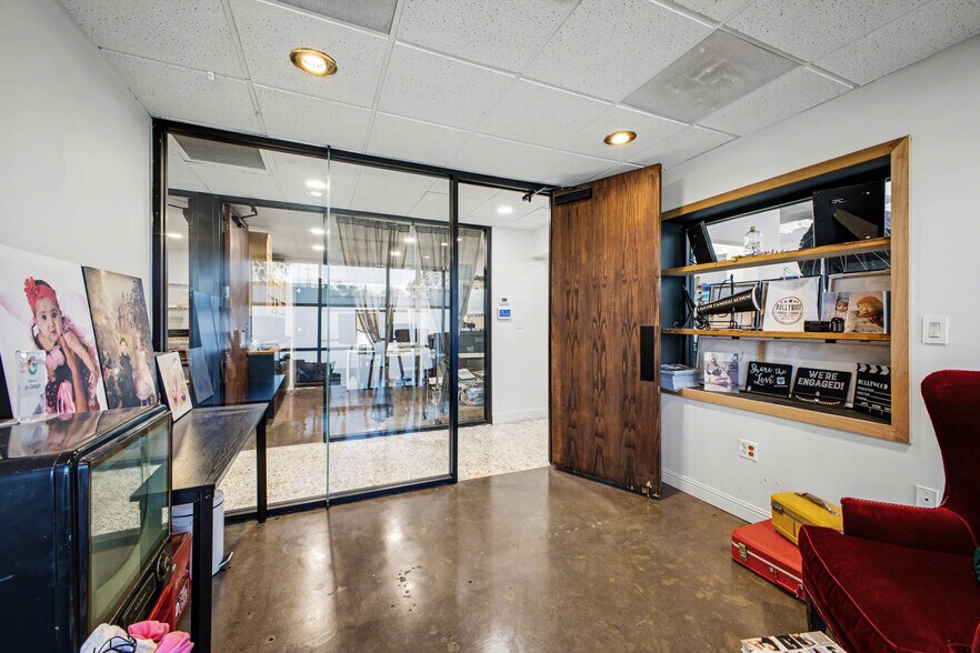 More Photos Of 1809 E Indian School Rd, Phoenix Storefront Retail Office For Lease