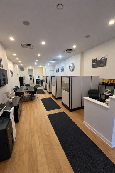 More Photos Of 1475 W Irving Park Rd, Chicago Storefront Retail Residential For Lease