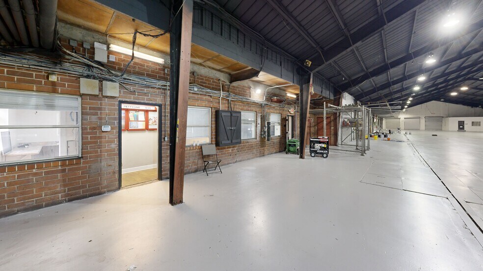 More Photos Of 900 Canal St, Jacksonville Distribution For Lease