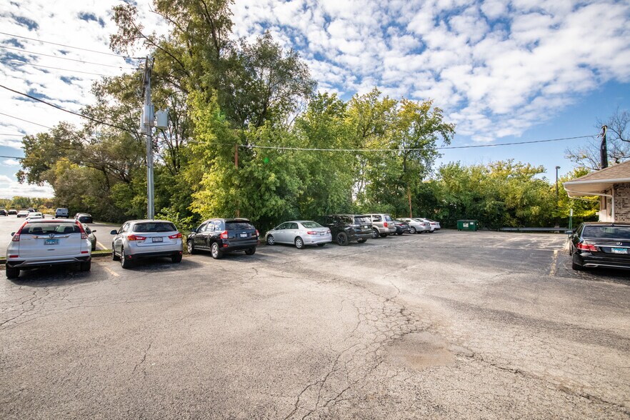 More Photos Of 47 W Dundee Rd, Wheeling Medical For Lease