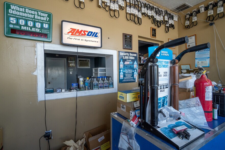 More Photos Of 5507 E Colonial Dr, Orlando Auto Repair For Sale