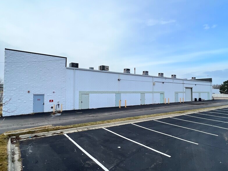 More Photos Of 6650 Highland Rd, Waterford Unknown For Lease