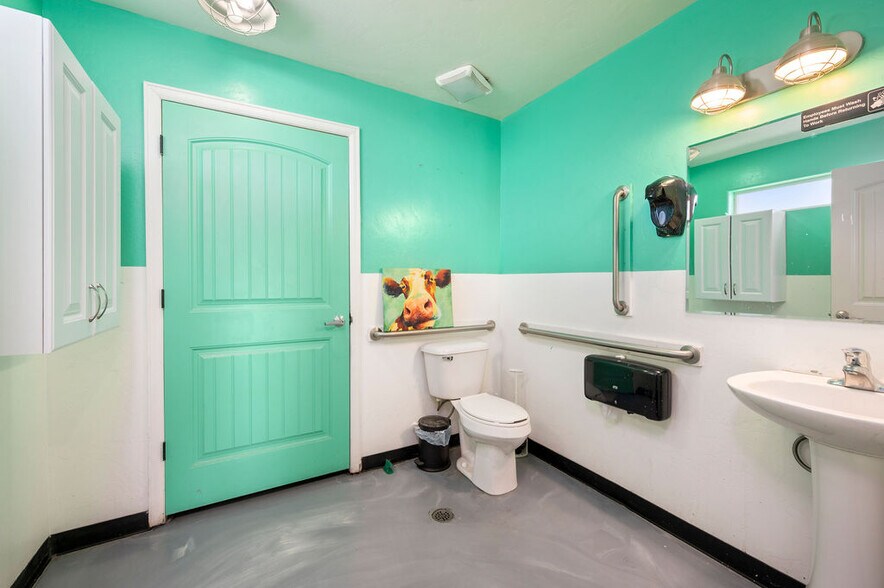 More Photos Of 581 29 Rd, Grand Junction General Retail For Sale