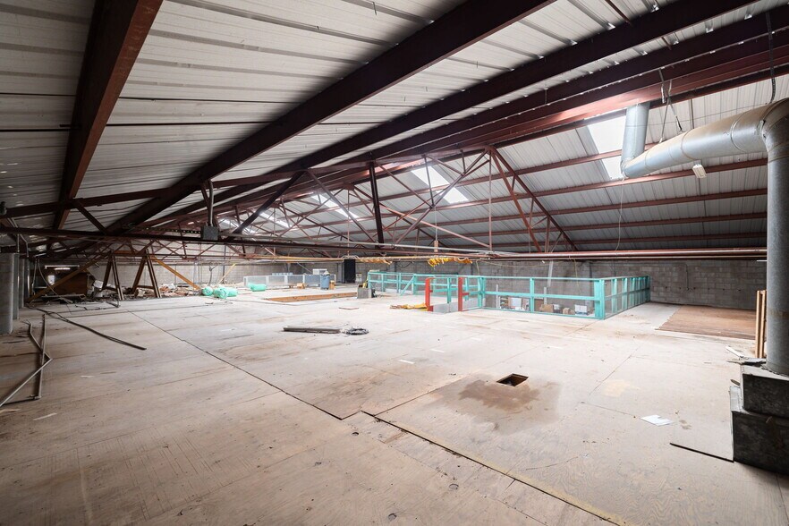 More Photos Of 2930 E Houston St, San Antonio Industrial For Sale