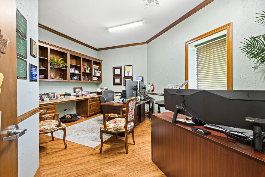 More Photos Of 3206 4th St, Longview Office For Lease