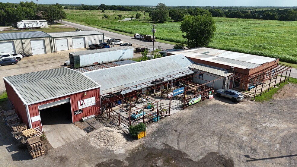 More Photos Of 1610 E Ennis Ave, Ennis Freestanding For Sale