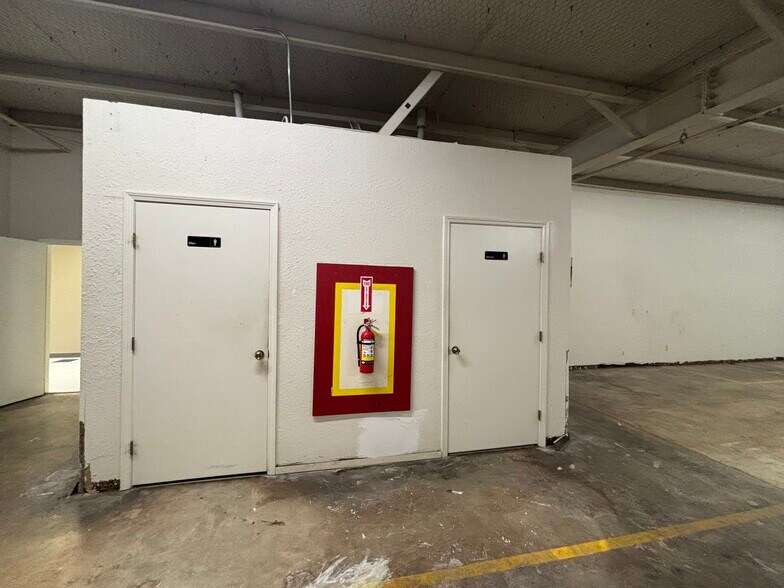 More Photos Of 920 W Loop 281, Longview Freestanding For Lease