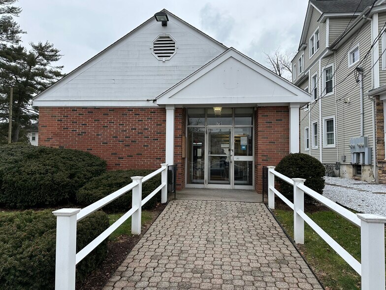 Primary Photo Of 75 Park Rd, West Hartford Bank For Lease