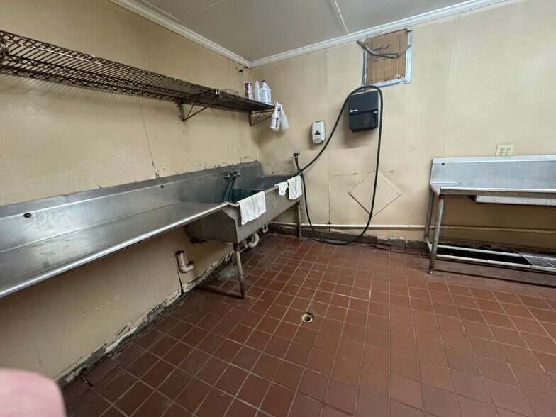 More Photos Of 109 Broad St, Hawkinsville Restaurant For Sale